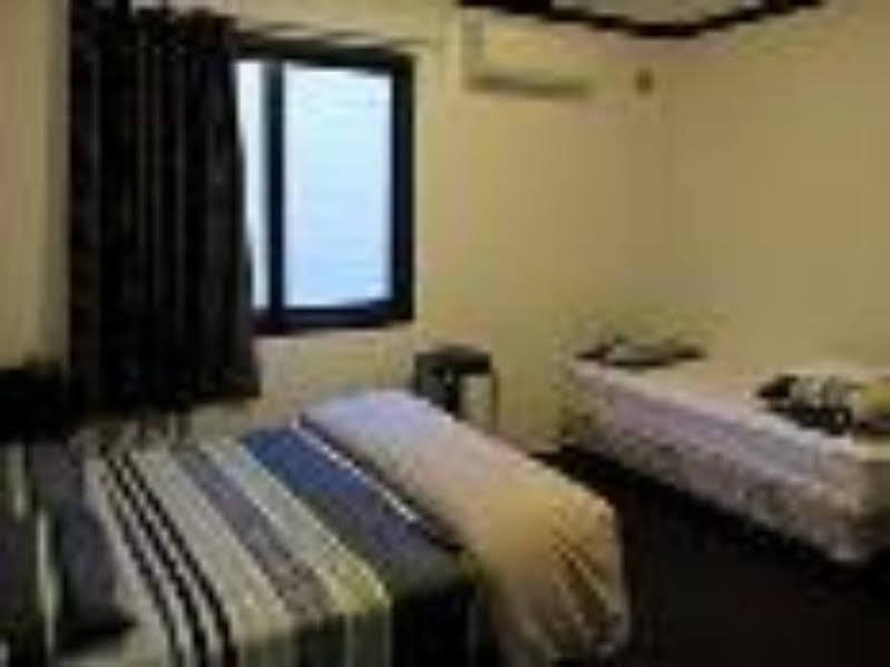 Eagles Nest Backpackers Hostel Hamilton Buitenkant foto